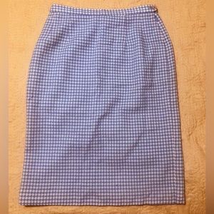 Vintage 100% wool skirt 1990s in sky blue and ivory houndstooth